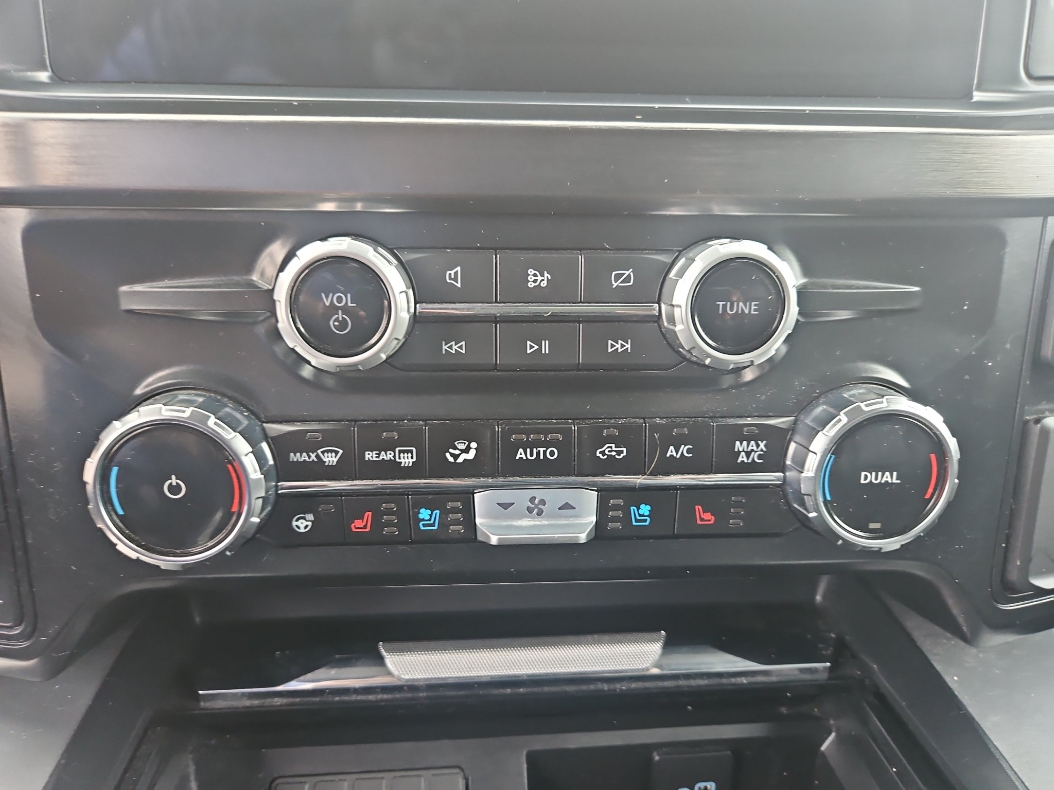 Used 2024 Ford F250 Lariat w/ Lariat Ultimate Package AWD/4WD image 24