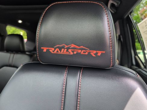 Used 2025 Honda Pilot TrailSport image 13