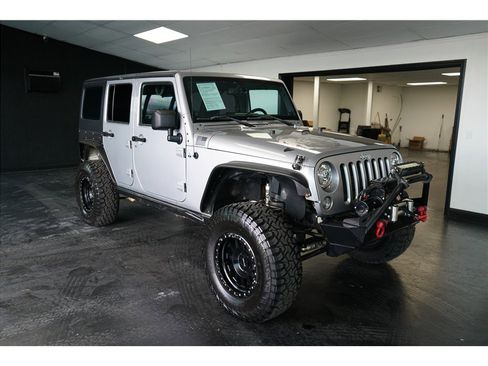 Used 2013 Jeep Wrangler Unlimited Sport AWD/4WD image 9