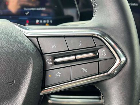 Used 2025 Chevrolet Equinox LT w/ Convenience Package II image 22