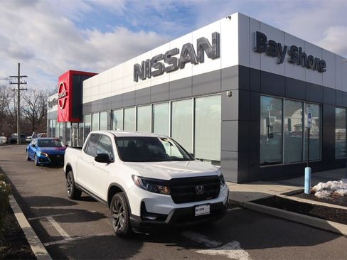 Used 2024 Honda Ridgeline Sport image 2