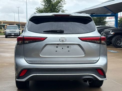 Used 2021 Toyota Highlander XSE FWD image 8