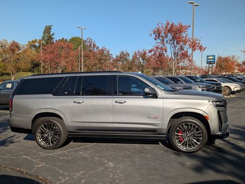 Used 2023 Cadillac Escalade ESV V w/ Heavy-Duty Trailer Package image 10