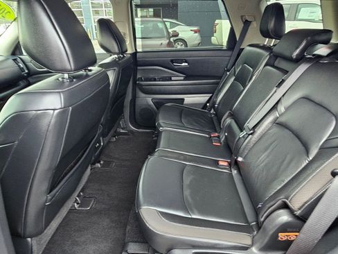 Used 2022 Nissan Pathfinder SL image 12