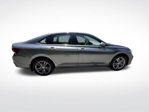 Used 2022 Volkswagen Jetta SE FWD image 3