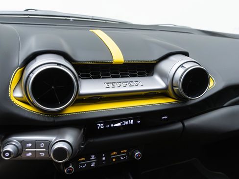 Used 2020 Ferrari 812 Superfast RWD image 32