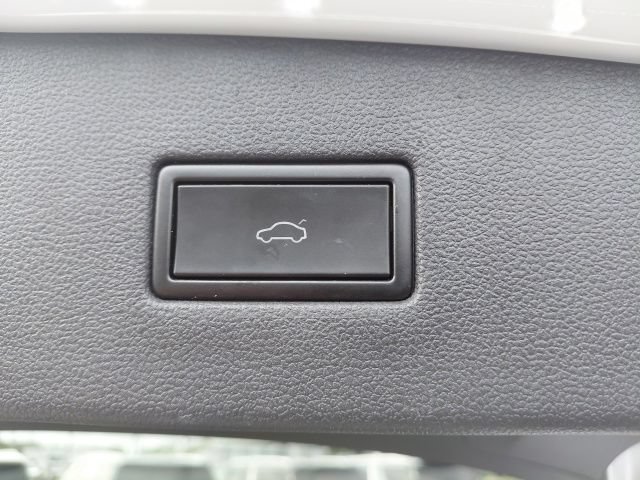 Used 2019 Volkswagen Tiguan SEL Premium R-Line FWD image 8