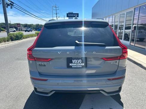 Used 2025 Volvo XC60 B5 Plus AWD/4WD image 4