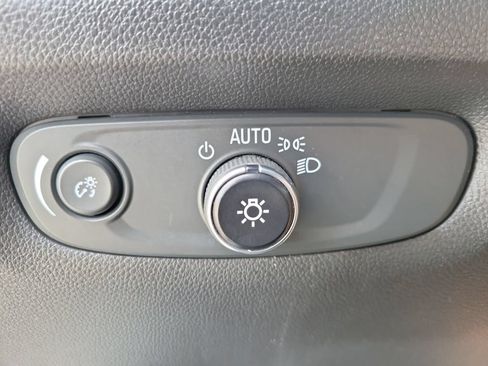 Used 2023 Chevrolet Traverse LT AWD/4WD image 24
