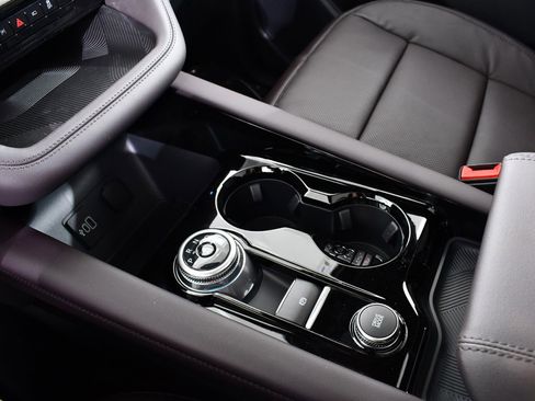 New 2026 Ford Explorer Platinum w/ LUX Leather Package image 31