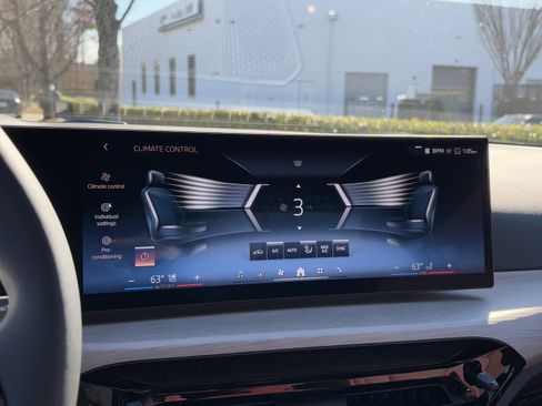 Certified 2025 BMW 330i xDrive Sedan w/ Premium Package image 32