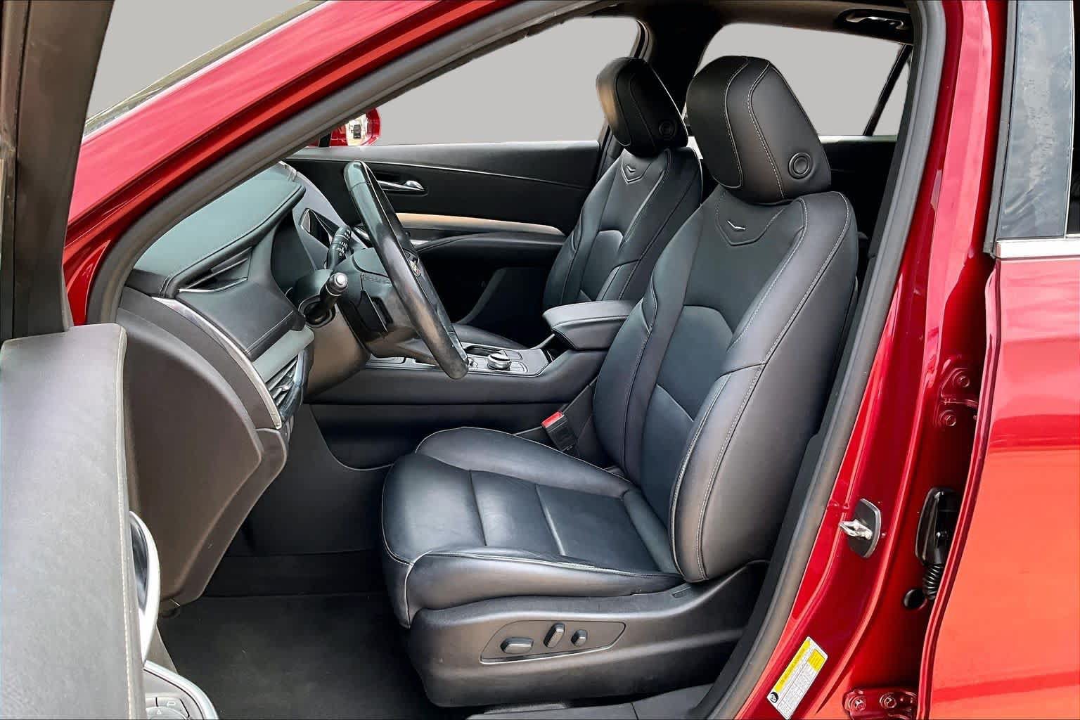 Used 2019 Cadillac XT4 Premium Luxury w/ Cold Weather Package FWD image 8