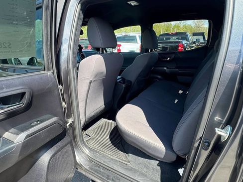 Used 2019 Toyota Tacoma TRD Off-Road w/ Four Season Floor Mat Package AWD/4WD image 11