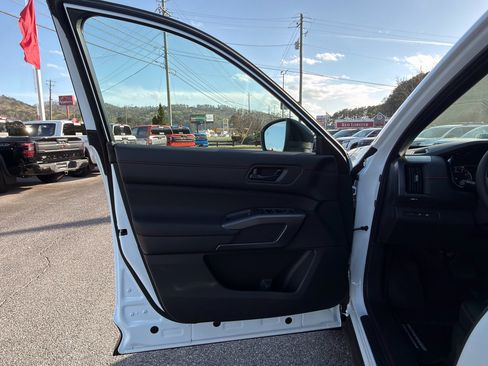 New 2026 Nissan Pathfinder SV image 8