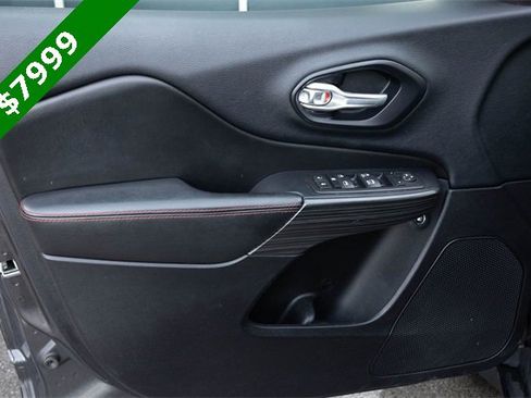 Used 2016 Jeep Cherokee Trailhawk image 10