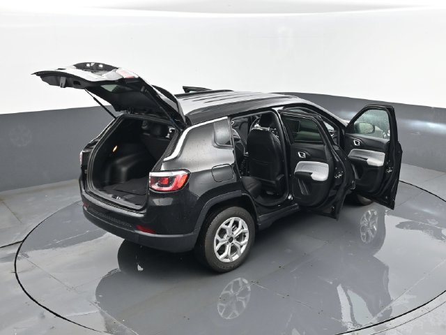 Used 2025 Jeep Compass Latitude AWD/4WD image 25