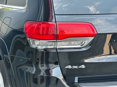 Used 2021 Jeep Grand Cherokee Summit AWD/4WD image 25