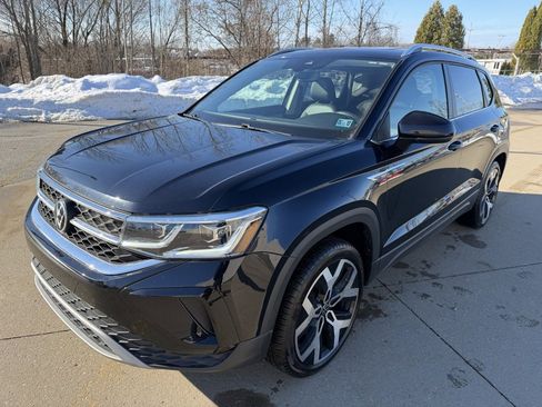 Used 2022 Volkswagen Taos SEL image 1