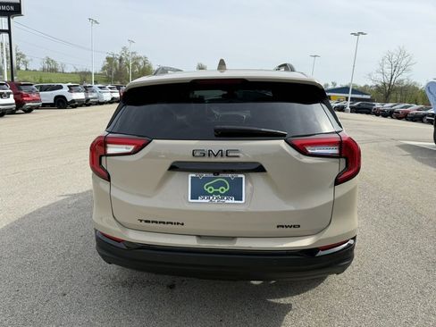 Used 2023 GMC Terrain SLT w/ Tech Package image 4