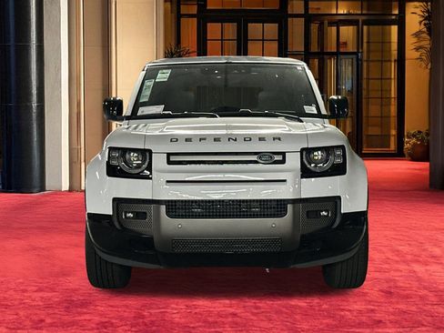 New 2025 Land Rover Defender 130 X-Dynamic SE image 7