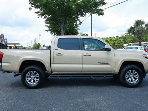 Used 2018 Toyota Tacoma SR5 RWD image 4