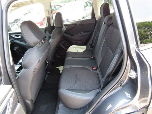 Used 2021 Subaru Forester Premium AWD/4WD image 17