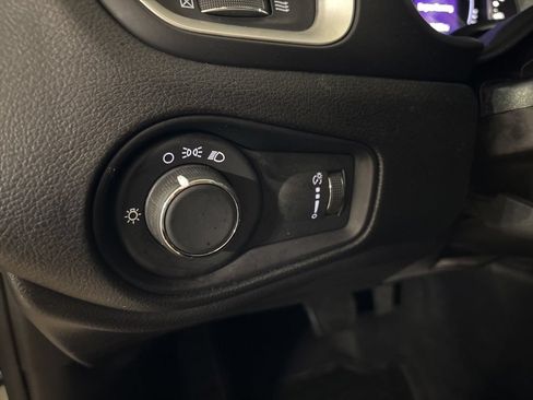Used 2019 Jeep Renegade Sport w/ Sport Appearance Group AWD/4WD image 12