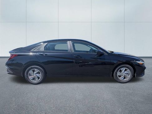 New 2026 Hyundai Elantra SE FWD image 7