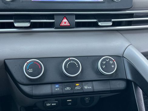 Used 2024 Hyundai Elantra SE FWD image 18