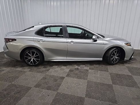 Used 2023 Toyota Camry SE image 2