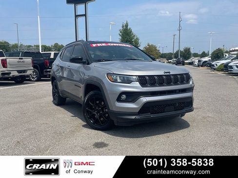 Used 2024 Jeep Compass Latitude w/ Convenience Group AWD/4WD image 1