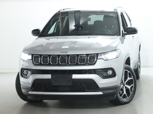 Used 2025 Jeep Compass Limited AWD/4WD image 3