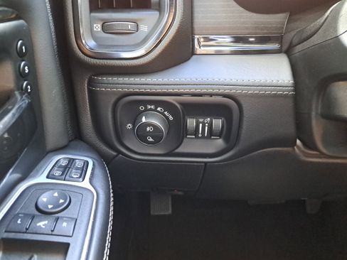 Used 2023 RAM 2500 Limited image 30