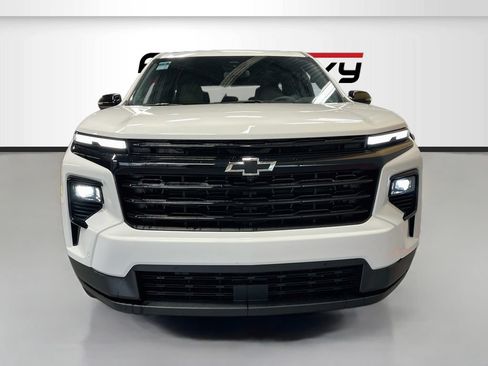 Used 2024 Chevrolet Traverse LT w/ Enhanced Driving Package AWD/4WD image 2