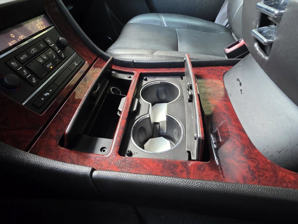 Used 2014 Cadillac Escalade Luxury RWD image 22