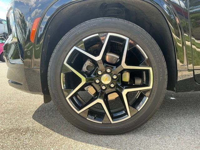 Used 2025 Chevrolet Traverse High Country w/ LPO, Floor Liner Package AWD/4WD image 14