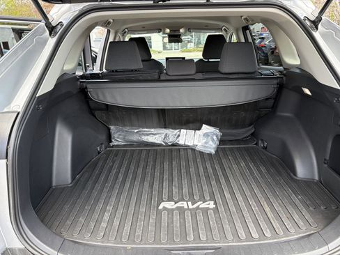 Used 2025 Toyota RAV4 XLE AWD/4WD image 26