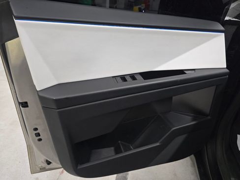 Used 2024 Tesla Cybertruck Cyberbeast AWD/4WD image 17
