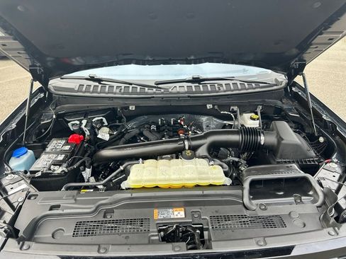 Used 2025 Ford Expedition Active AWD/4WD image 29