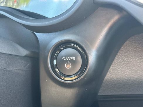 Used 2025 Toyota Sienna XSE FWD image 28