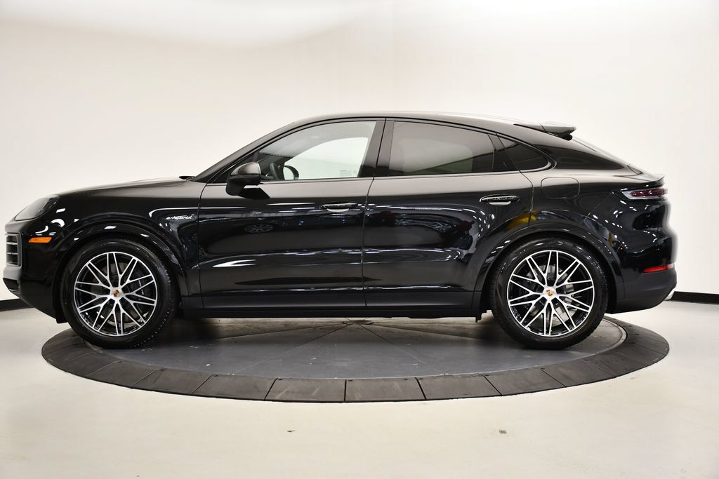 Certified 2025 Porsche Cayenne E-Hybrid Coupe AWD/4WD image 2