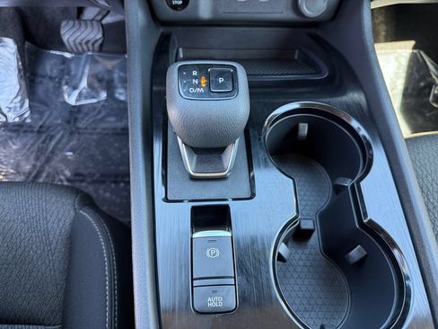 Used 2024 Nissan Rogue SV FWD image 17