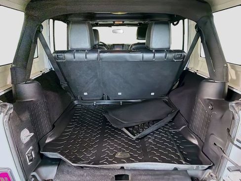 Used 2015 Jeep Wrangler Unlimited Rubicon w/ Connectivity Group AWD/4WD image 24