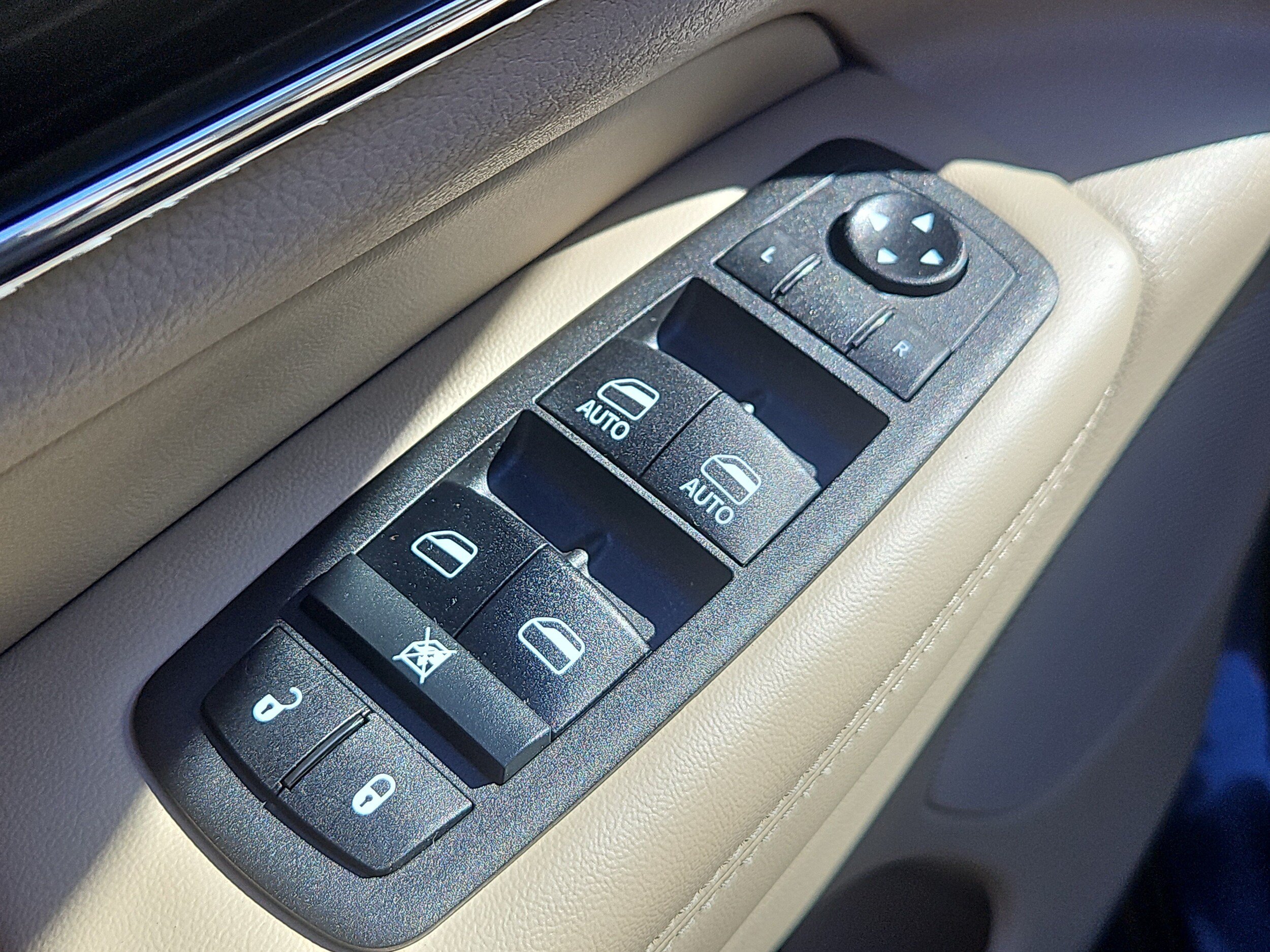 Used 2021 Jeep Grand Cherokee Limited AWD/4WD image 24