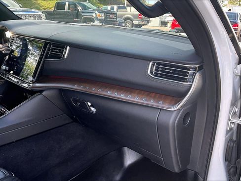 Used 2023 Jeep Grand Wagoneer L Series II AWD/4WD image 15