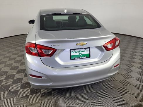 Used 2018 Chevrolet Cruze LT FWD image 6