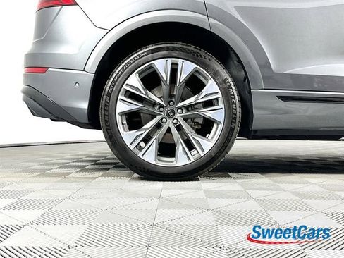 Used 2025 Audi Q8 Prestige image 51