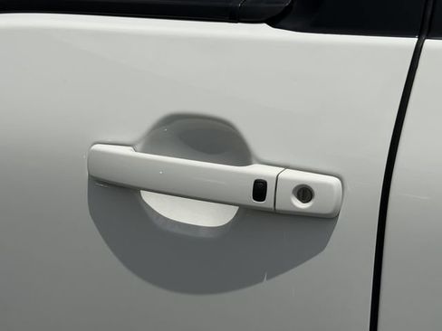 Certified 2025 Nissan Frontier SV w/ SV Convenience Package RWD image 12