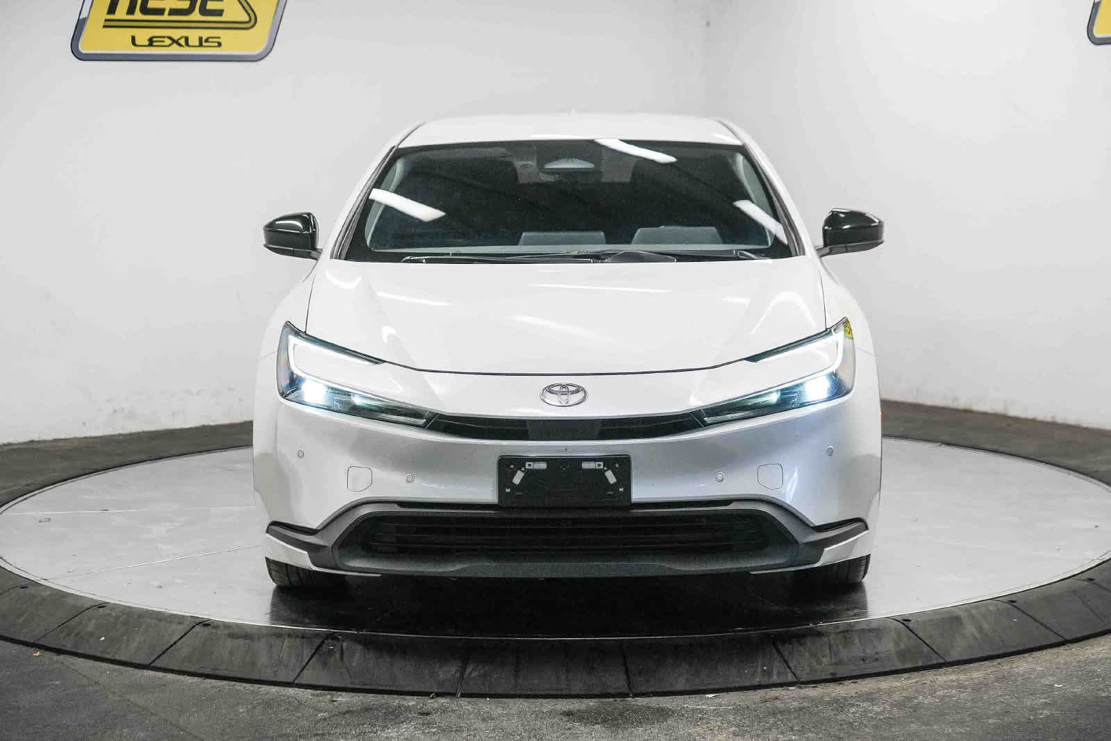Used 2024 Toyota Prius LE FWD image 8