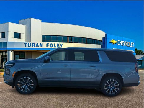 New 2026 Chevrolet Suburban High Country w/ LPO, Illumination Package image 2